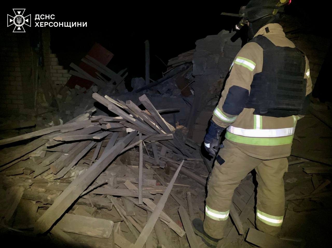 Росіяни, обстріляли, житловий, сектор, Комишанах, згорів, будинок, рятувальники, ліквідували, пожежу, ДСНС, Херсонської, області, 7 жовтня, армія, рф, атакувала, житловий, сектор, селища, Комишани, Херсонської, міської, громади