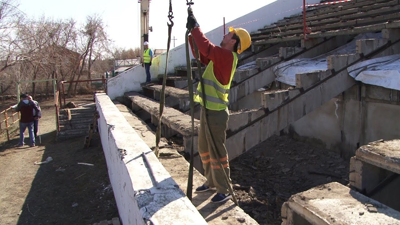 директор, новая каховка, стадион, подряд