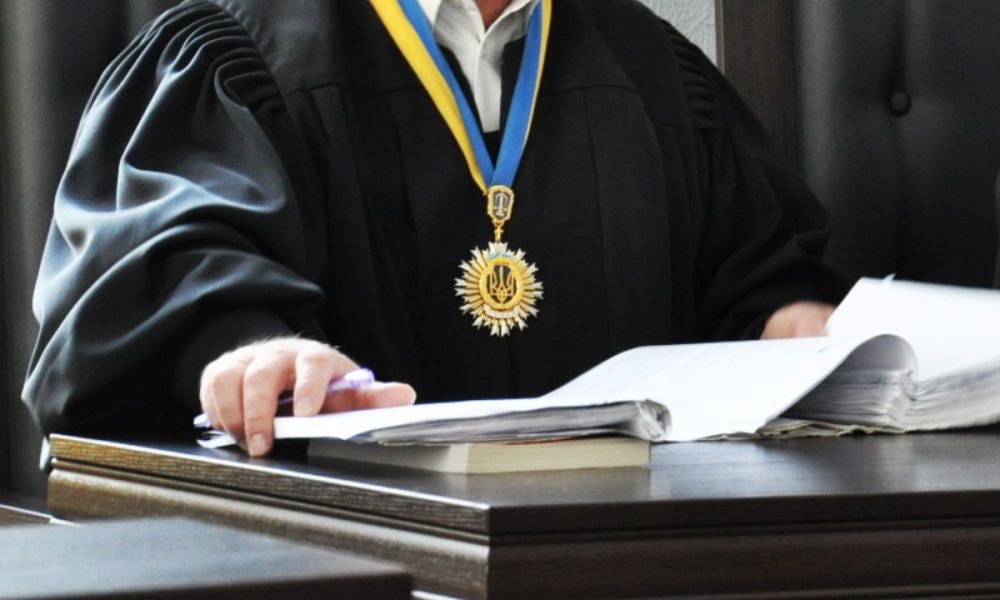 Крівництво, рис, суд