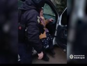 Херсонські поліціянти евакуювали маломобільну пенсіонерку з-під обстрілів