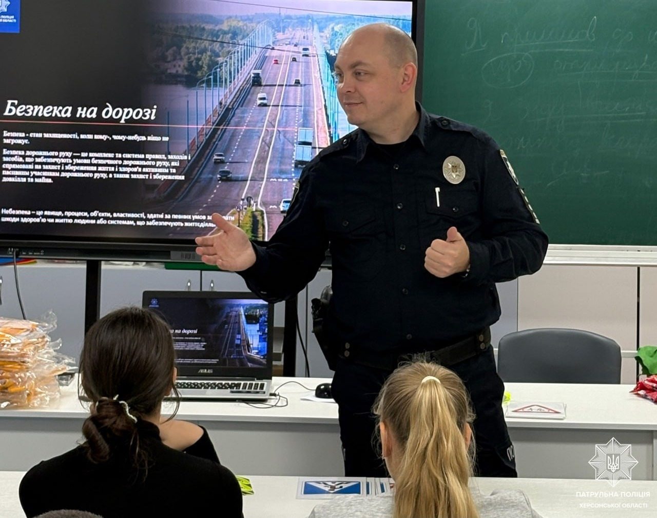 Шкільні, офіцери, поліції, відвідали, підземну, школу, Херсона, провели, урок з безпеки на дорозі, патрульної поліції, підземних шкіл Херсона, Правоохоронці, дітьми, обговорювали, правила, дорожнього, руху