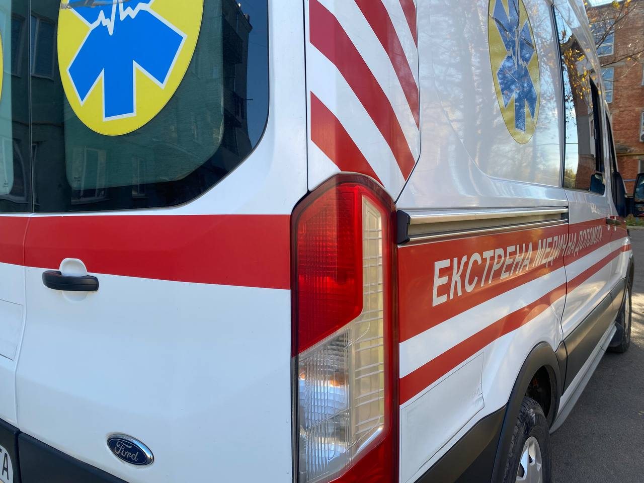 Херсоні, дві, карети, швидкої, підірвалися, російських мінах, Дніпровському районі Херсона, дві, бригади, екстреної, медичної, допомоги, наїхали, російські, протипіхотні, міни, типу, пелюстка, медики, евакуація, хворого