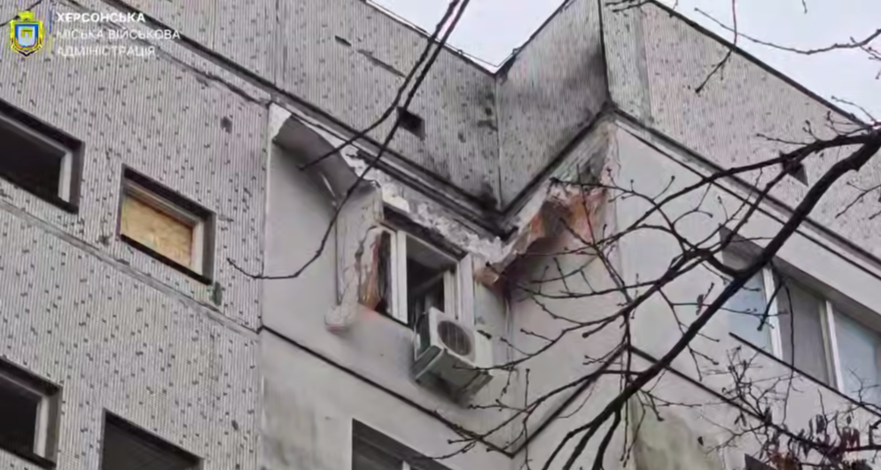 Дронова атака, Корабельному районі, родина, дивом, урятувалася, удару, Корабельному районі Херсона, російські війська, завдали, удару, житловому сектору, атакувавши, будинків, безпілотником, Комунальні служби, працюють, Соціальні служби, Херсонської міської військової адміністрації, оперативно, реагують