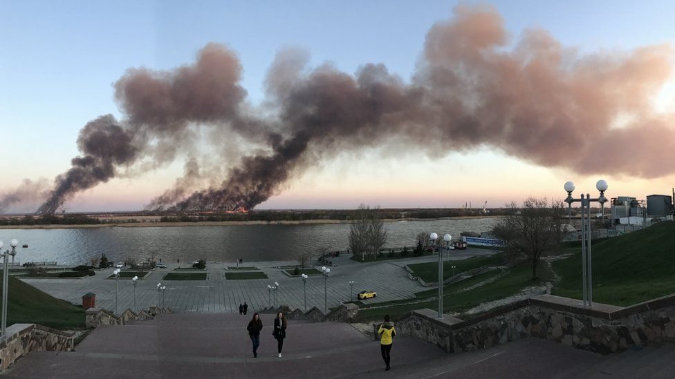 Херсон, плавні, горять