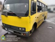 Черговий удар по цивільних: у Херсоні дрон пошкодив маршрутку