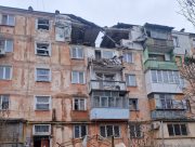 Російські окупанти знову обстріляли житлові квартали Херсона (ВІДЕО)