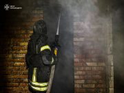 Херсонські рятувальники загасили пожежу в нежитловій будівлі